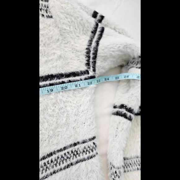 Anthropologie Solitaire Cream Striped Fuzzy Cardigan Size Large - Picture 7 of 8
